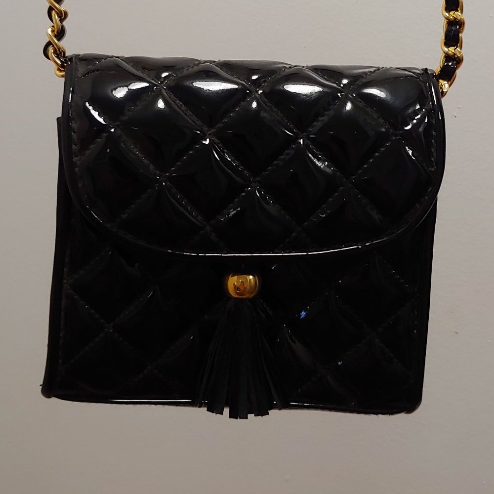 GENTLY USED, VINTAGE, PATENT LEATHER PURSE!!!
